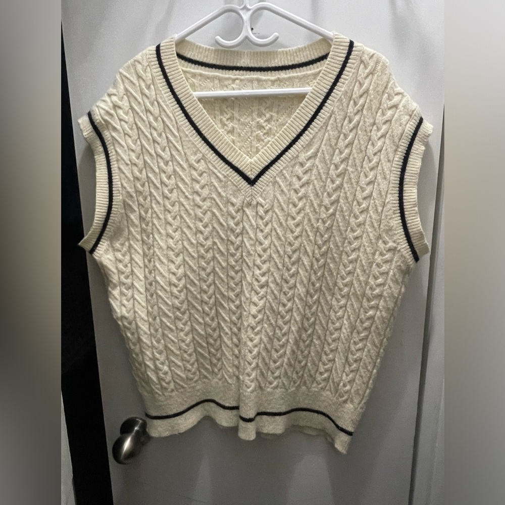Solid v neck sweater vest white